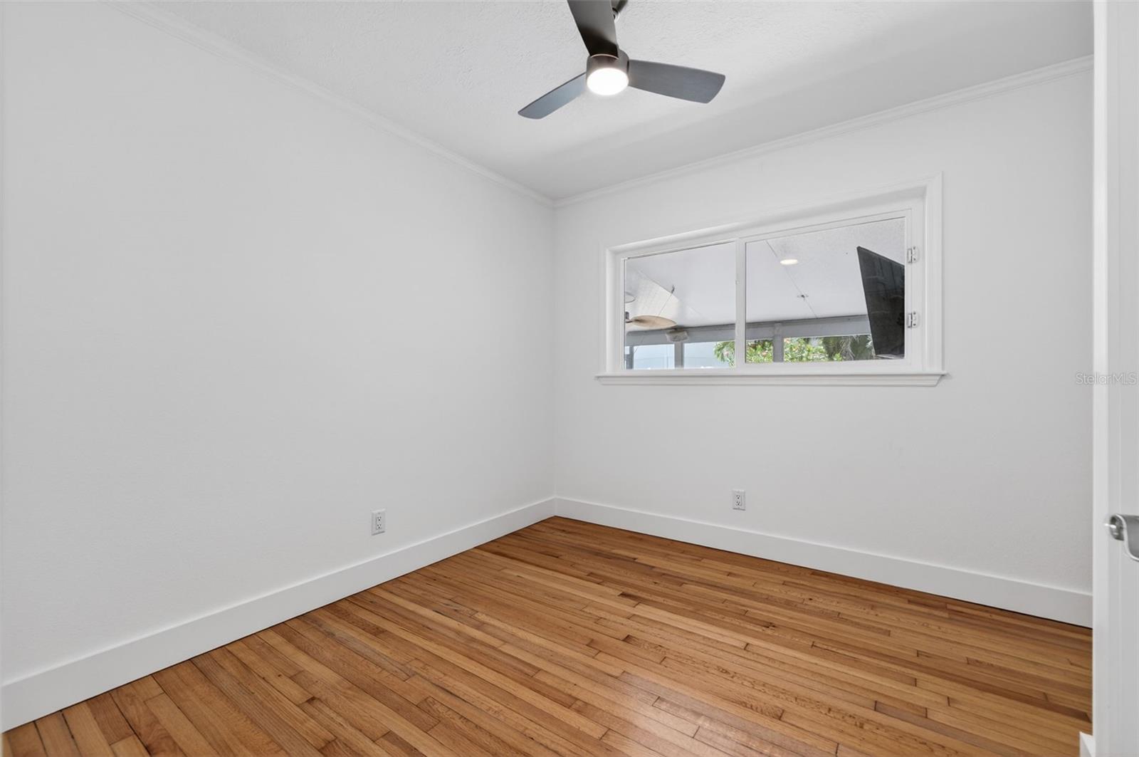 976 Narcissus Ave Property Photo 20