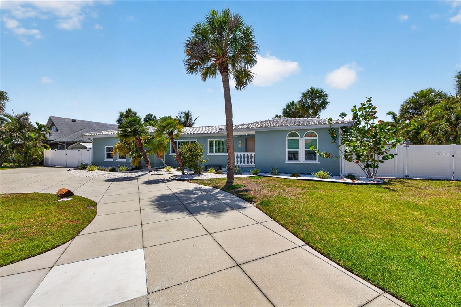 976 Narcissus Ave Property Photo 45