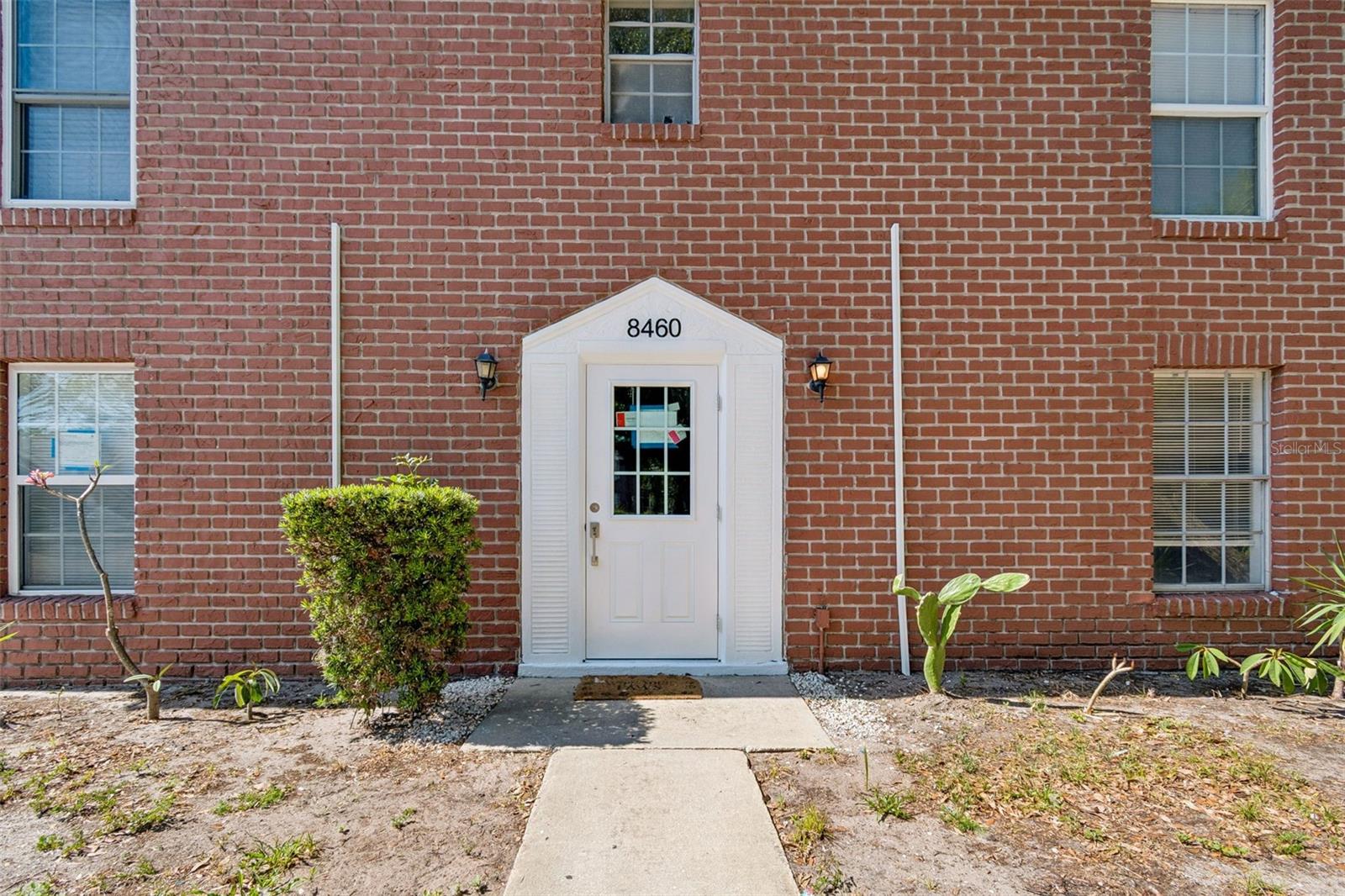 8460 13th St N #b Property Photo 1