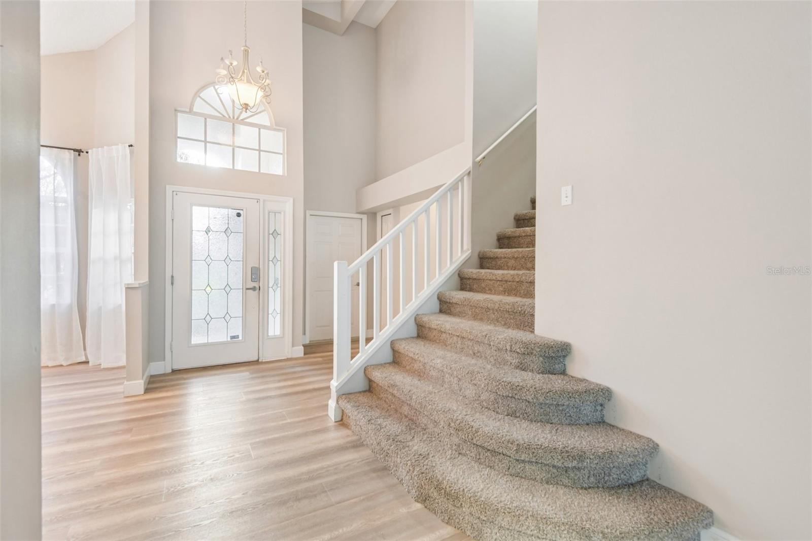 586 Kingsmill Ct Property Photo 6