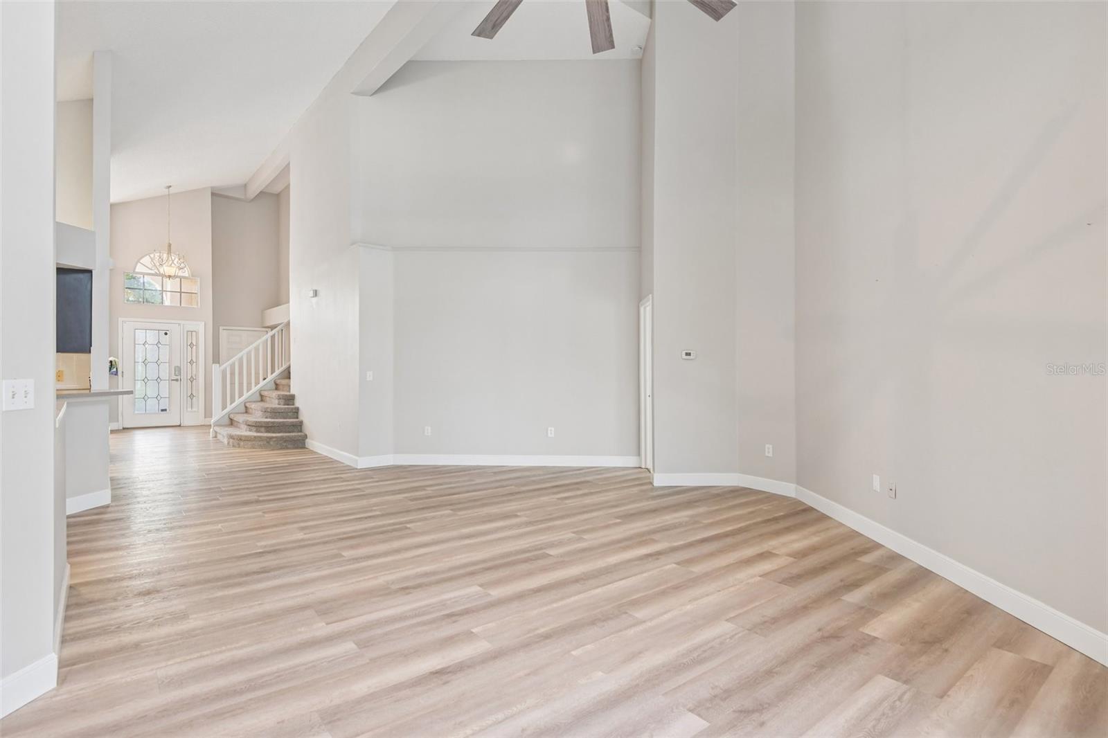 586 Kingsmill Ct Property Photo 9