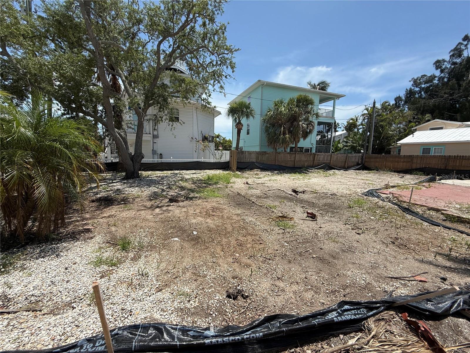 8586 E Bay Dr Property Photo 3