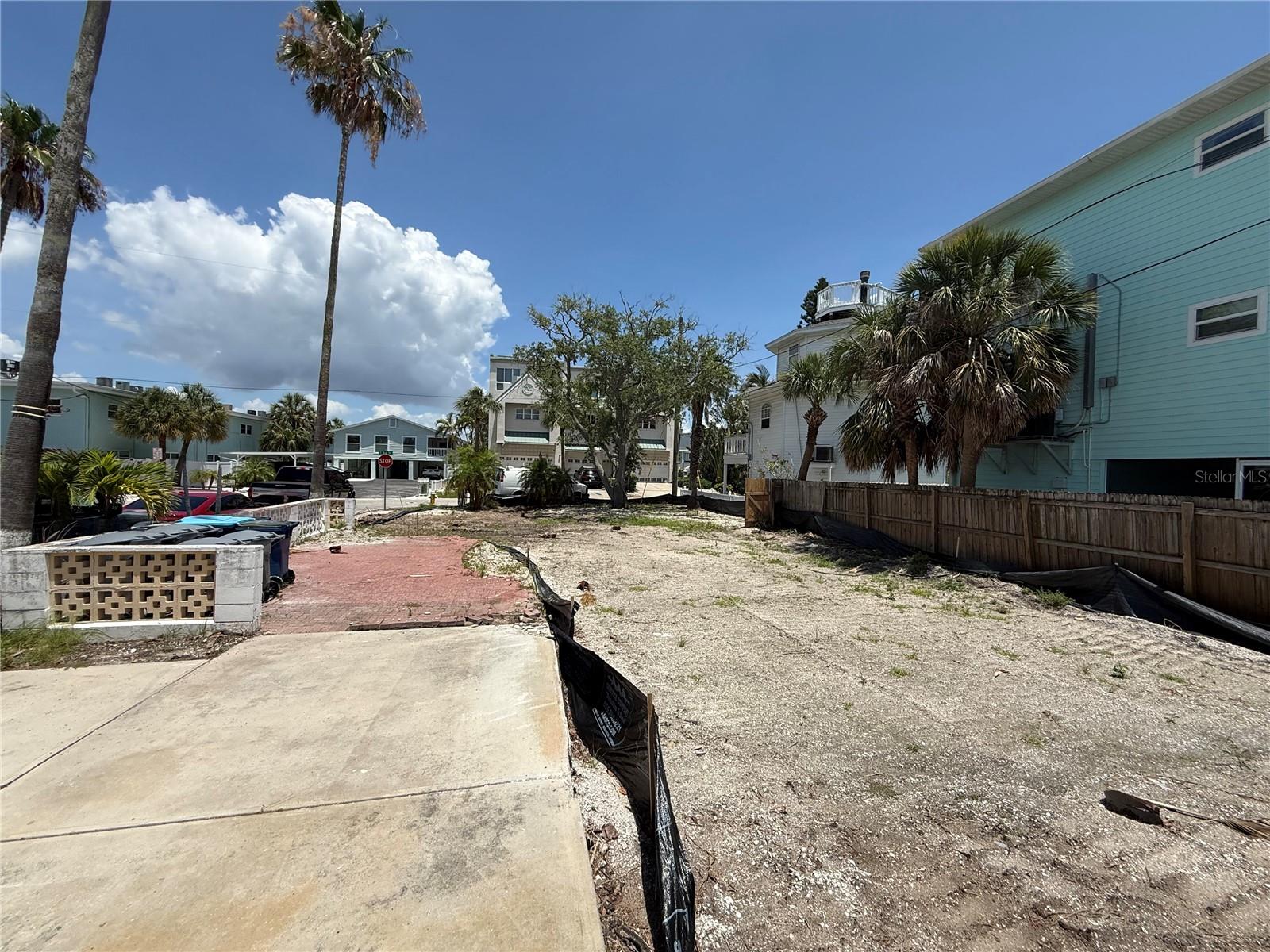 8586 E Bay Dr Property Photo 4