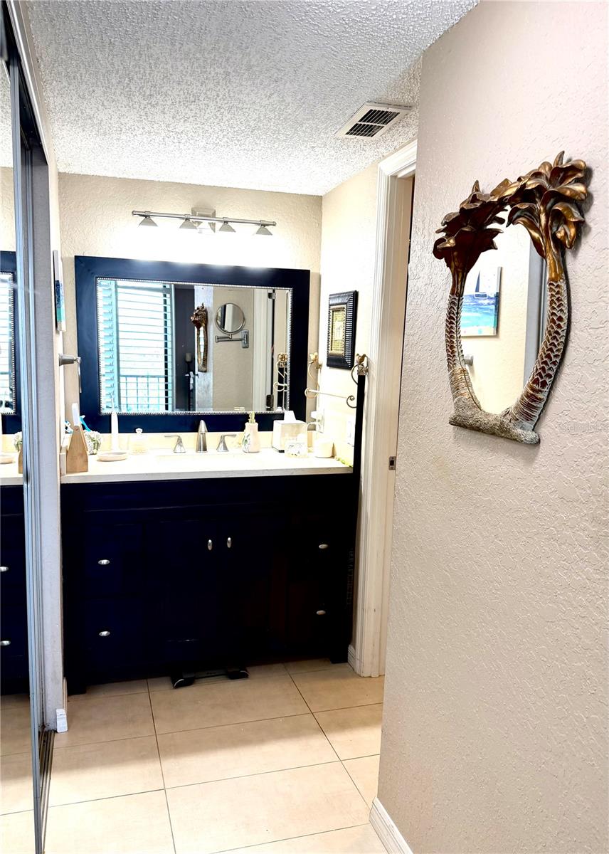 1000 Cove Cay Dr #4d Property Photo 34