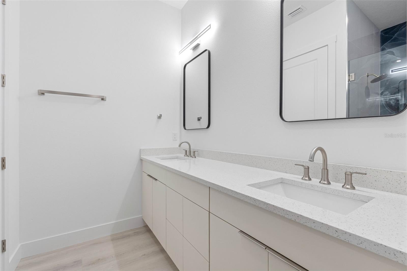 7015 N Central Ave #unit D Property Photo 11