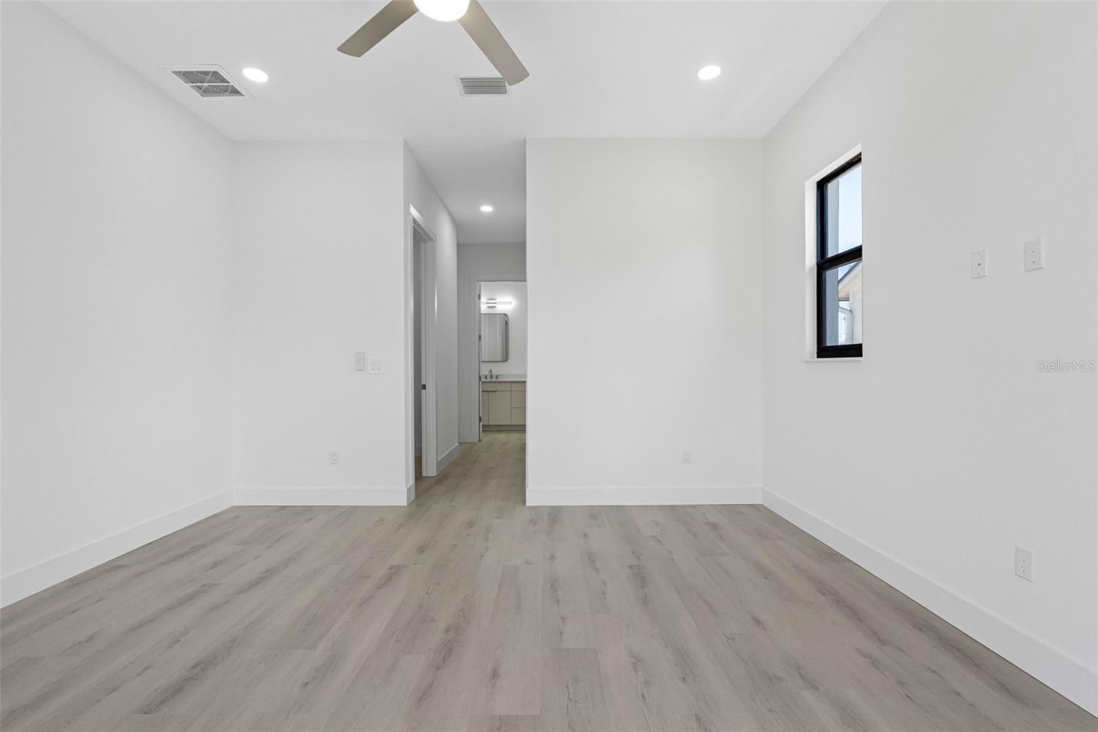 7015 N Central Ave #unit D Property Photo 16