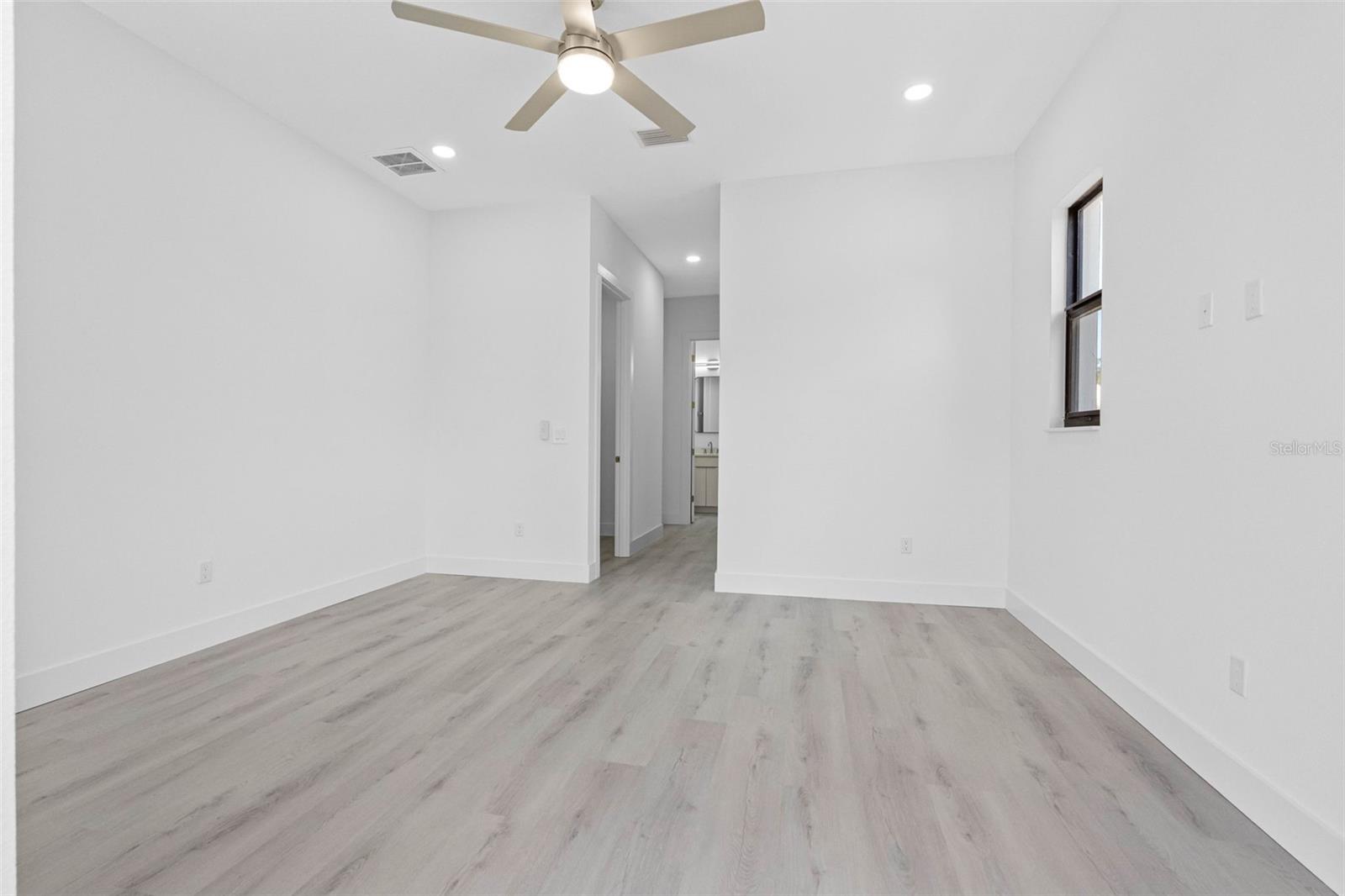 7015 N Central Ave #unit D Property Photo 17
