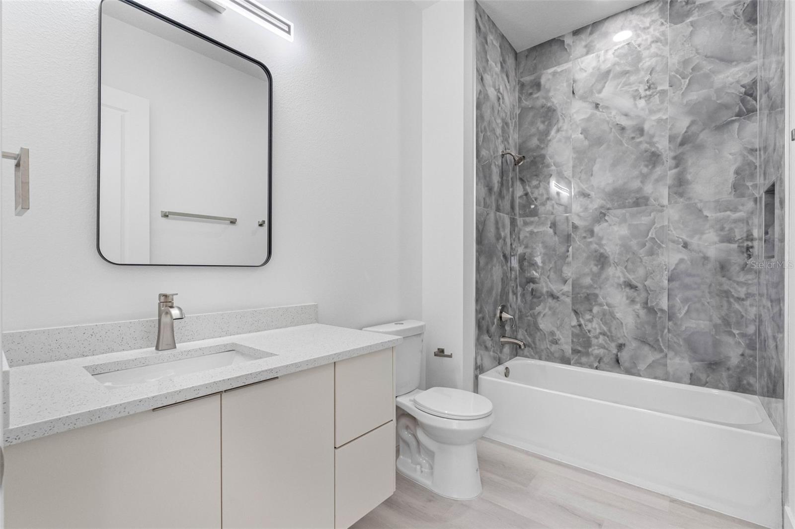 7015 N Central Ave #unit D Property Photo 23