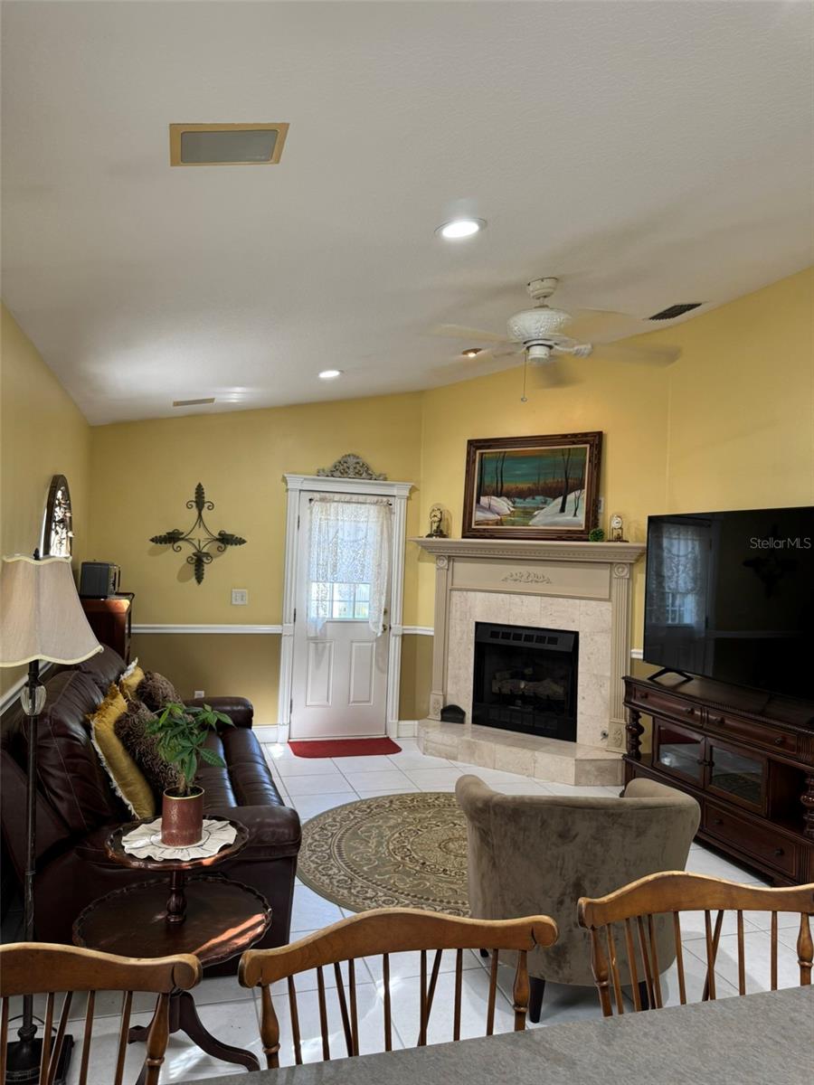 9814 Oslin St Property Photo 15