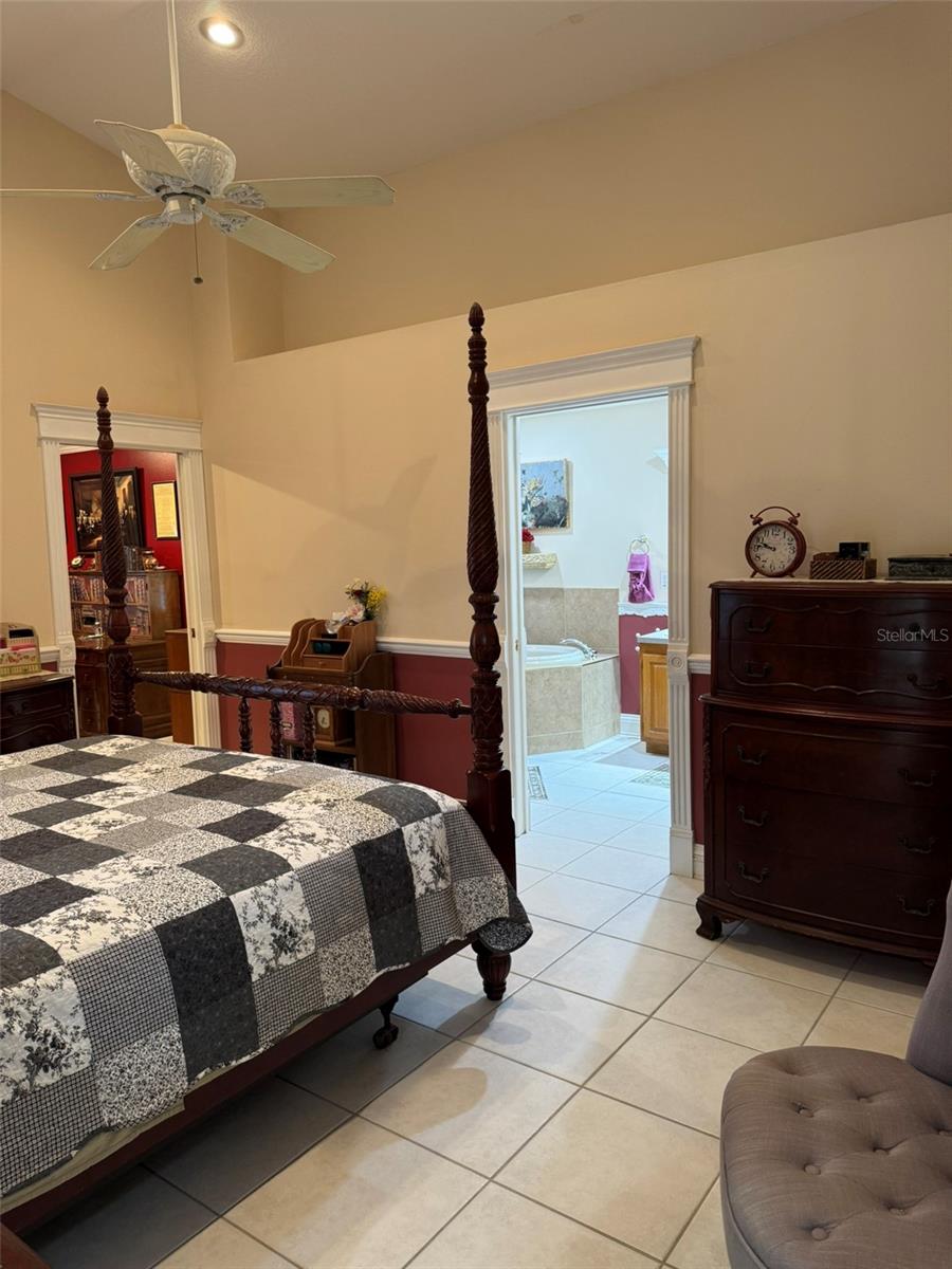 9814 Oslin St Property Photo 17