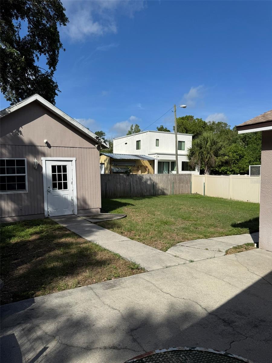 9814 Oslin St Property Photo 26