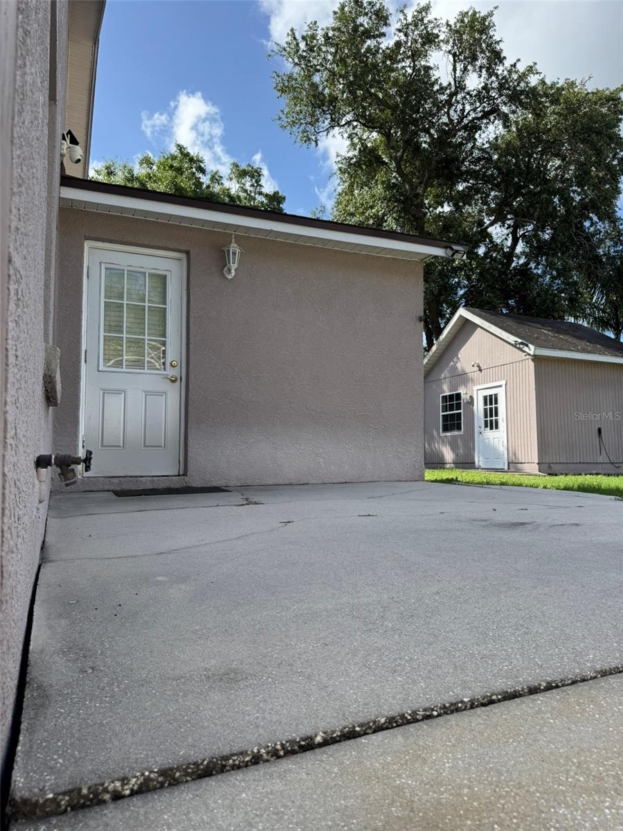 9814 Oslin St Property Photo 28