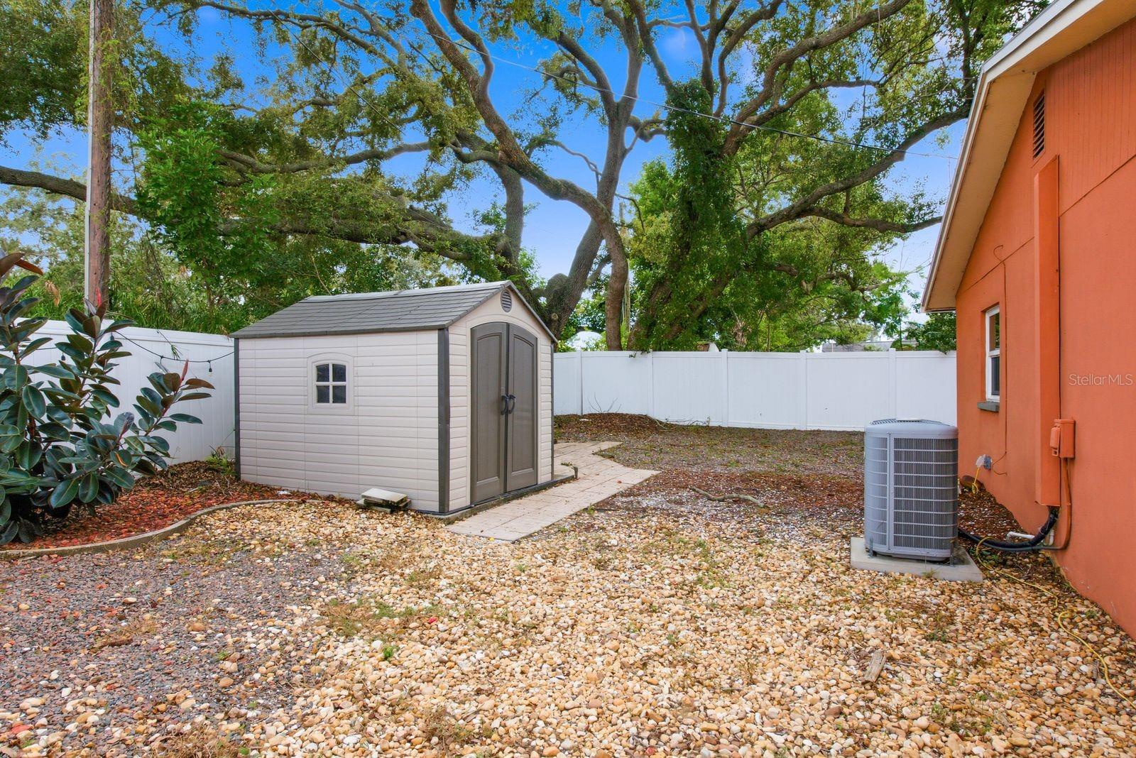 961 Lexington Dr Property Photo 32