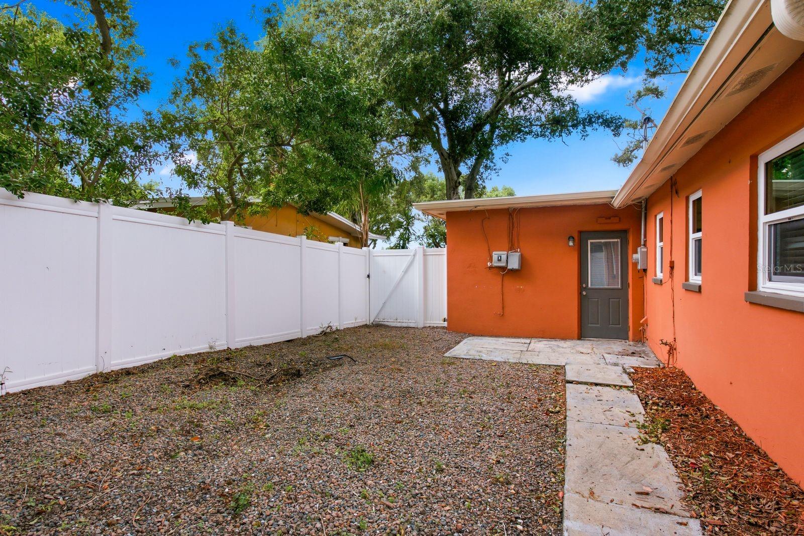 961 Lexington Dr Property Photo 33
