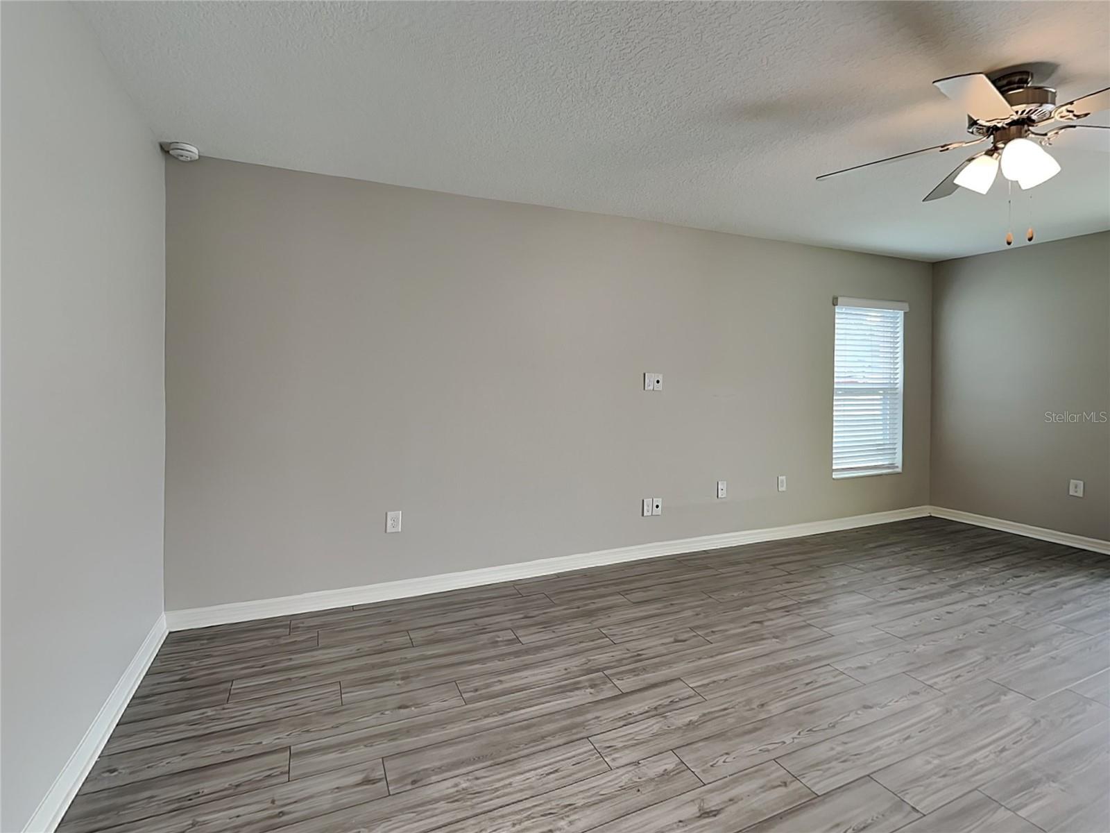 TB8512569 Property Photo 3