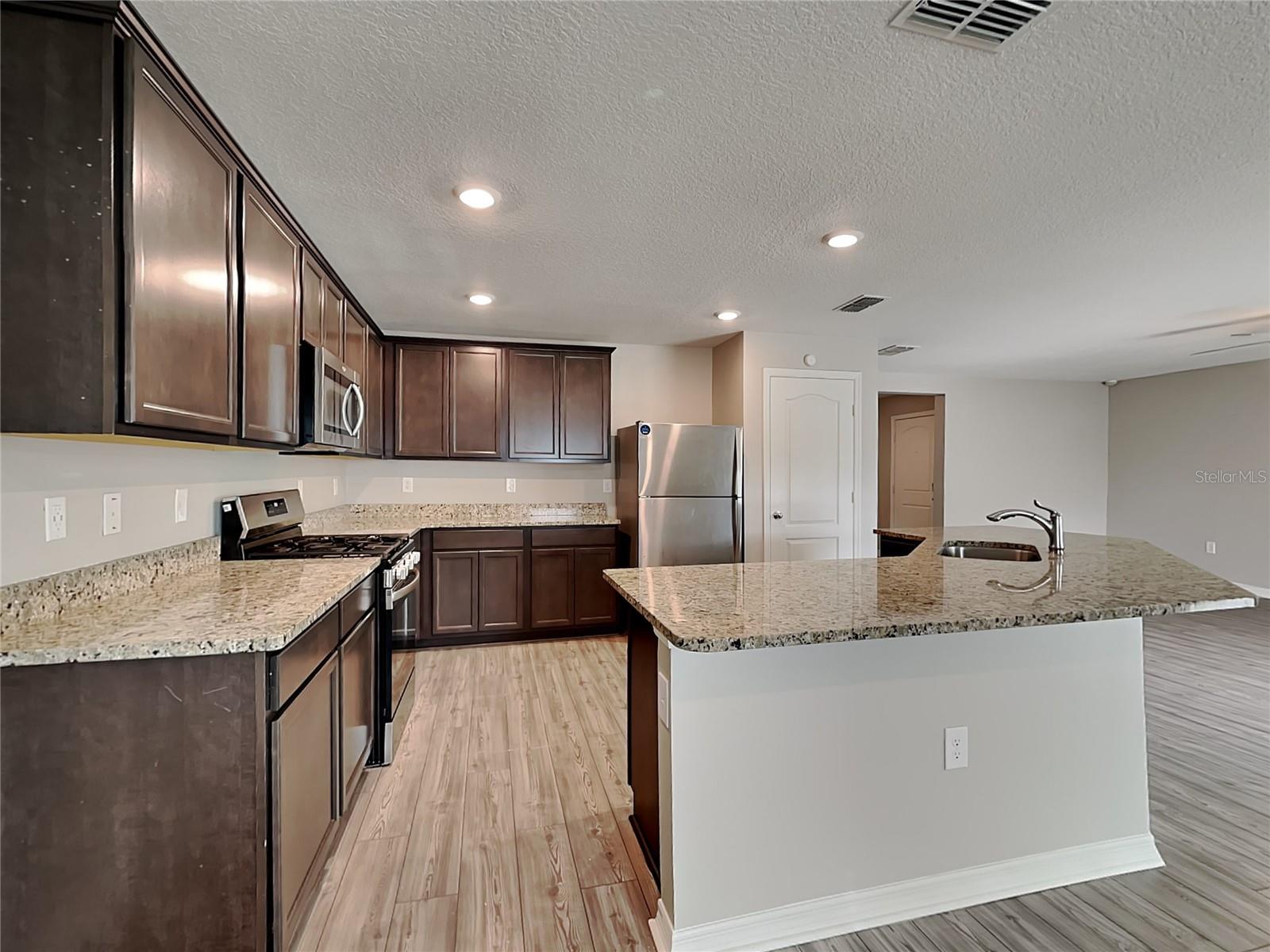 TB8512569 Property Photo 5