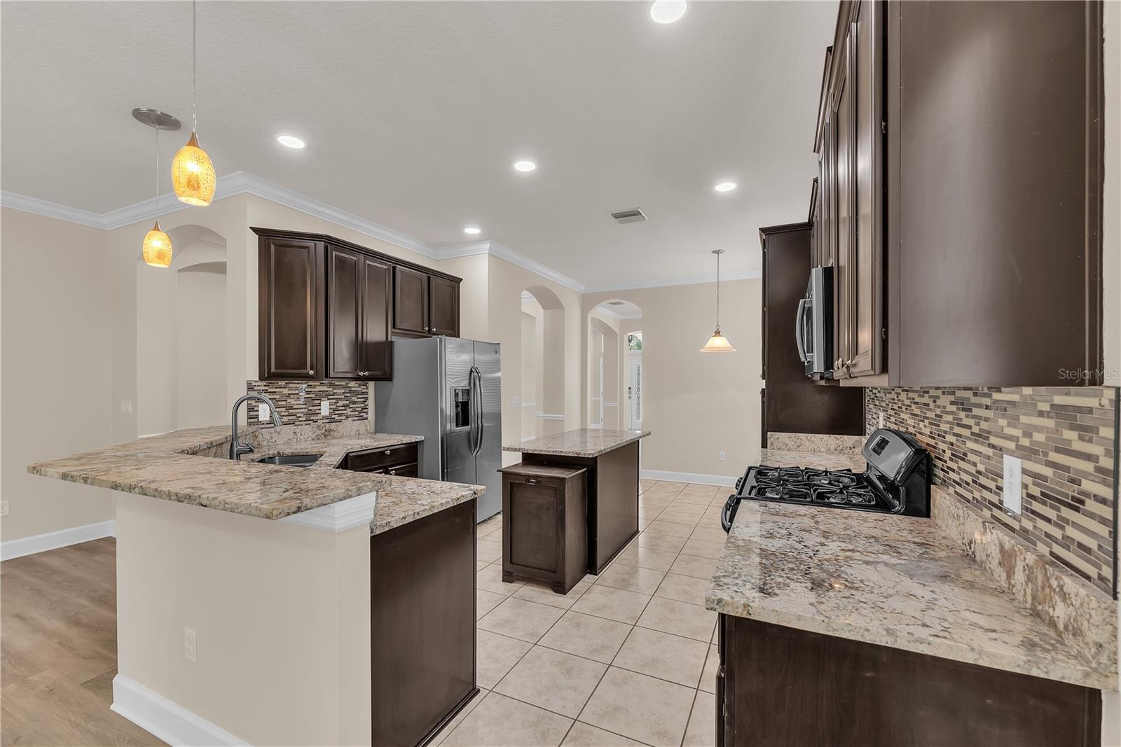 17433 New Cross Cir Property Photo 4