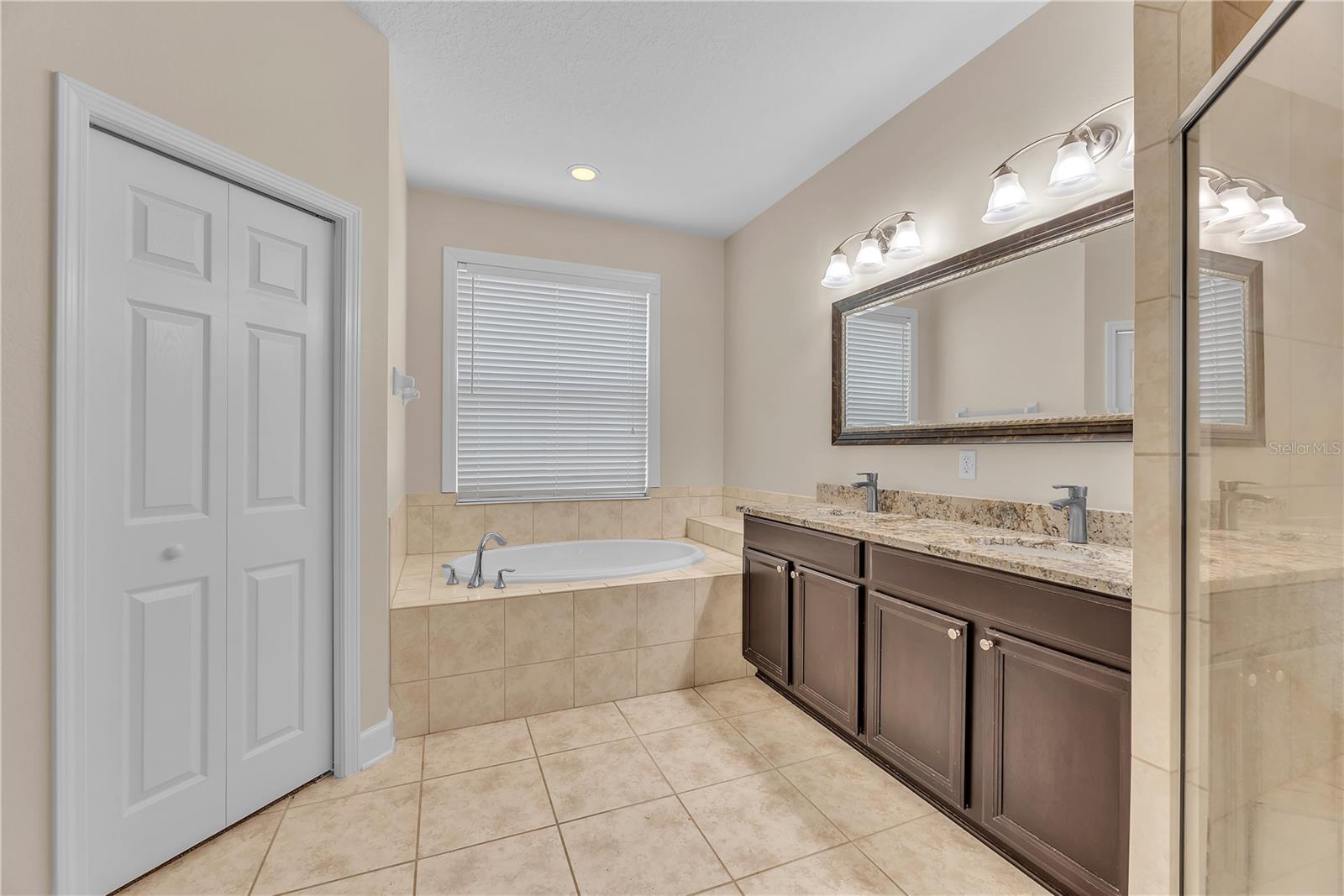 17433 New Cross Cir Property Photo 14