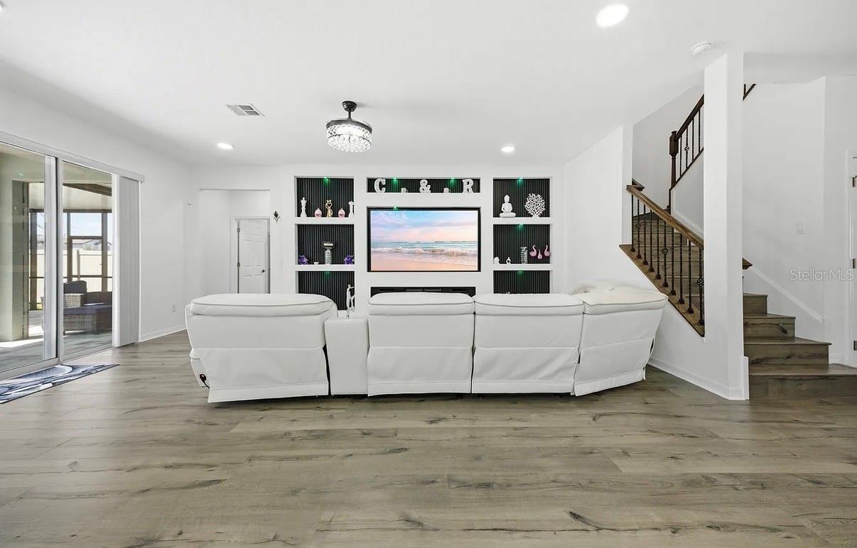 7792 Notched Pine Bnd Property Photo 5