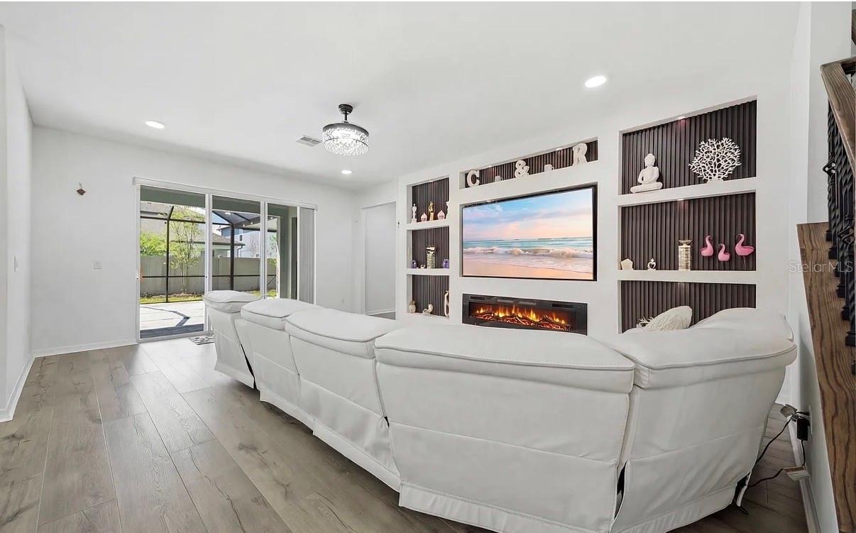 7792 Notched Pine Bnd Property Photo 7