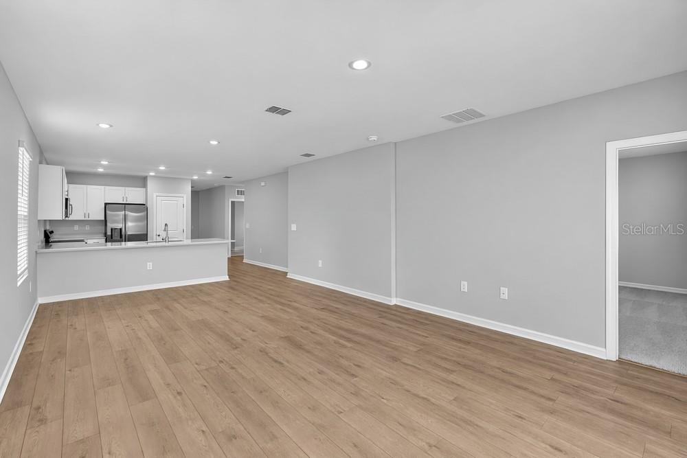 13729 Squall Ln Property Photo 9