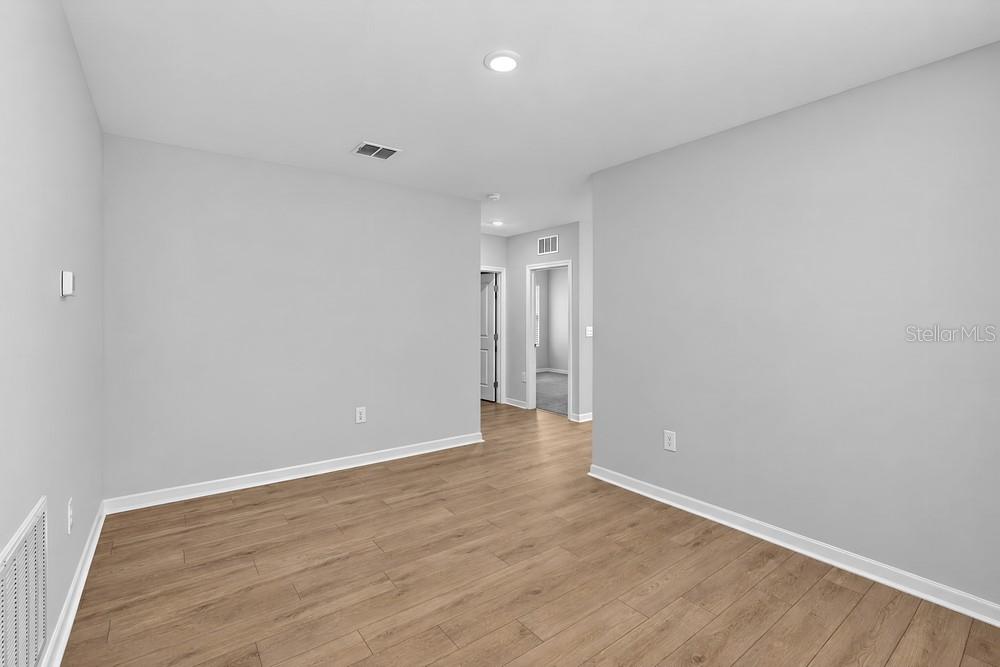 13729 Squall Ln Property Photo 10