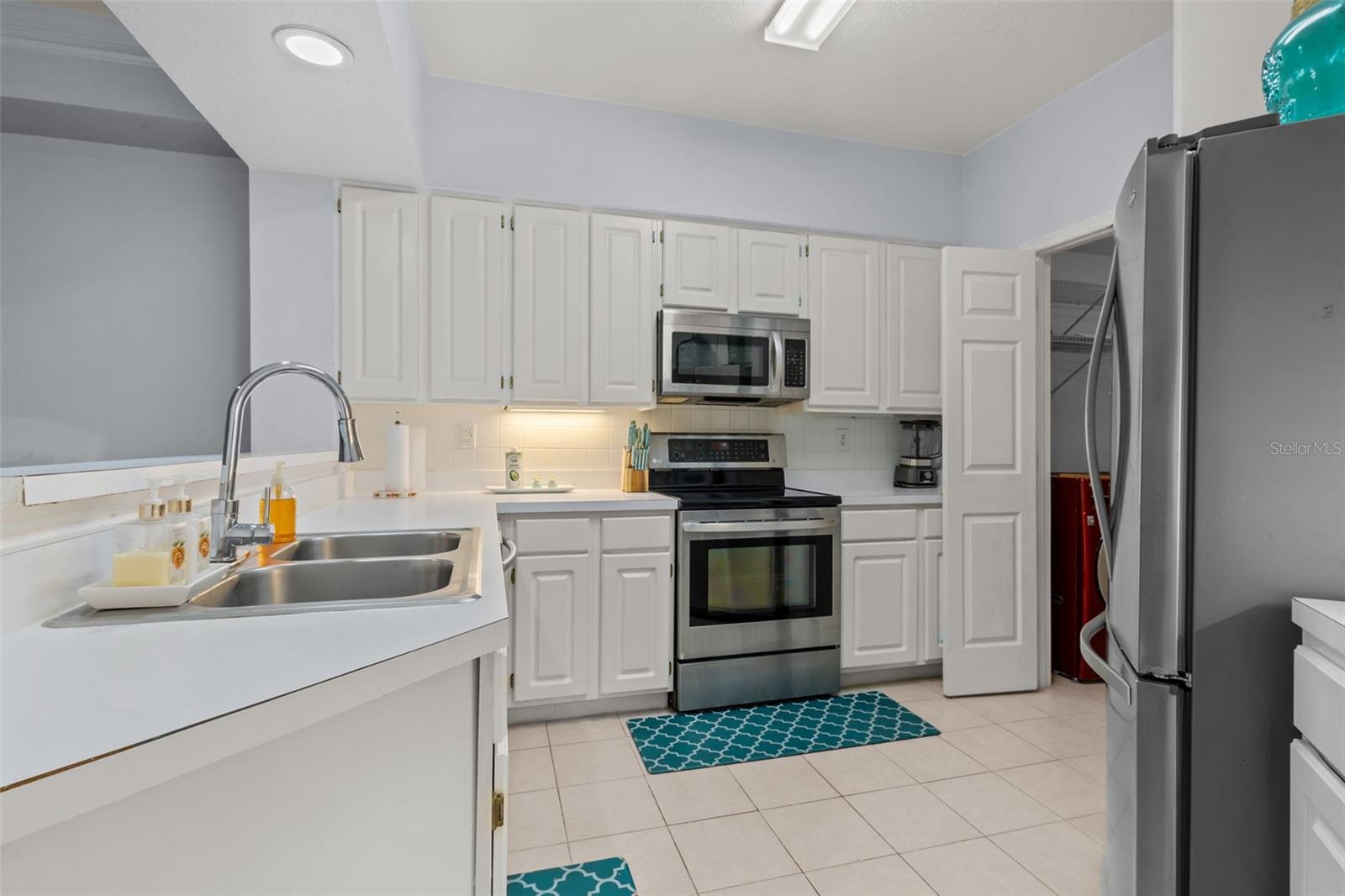 3302 Bay Club Cir #3202 Property Photo 8