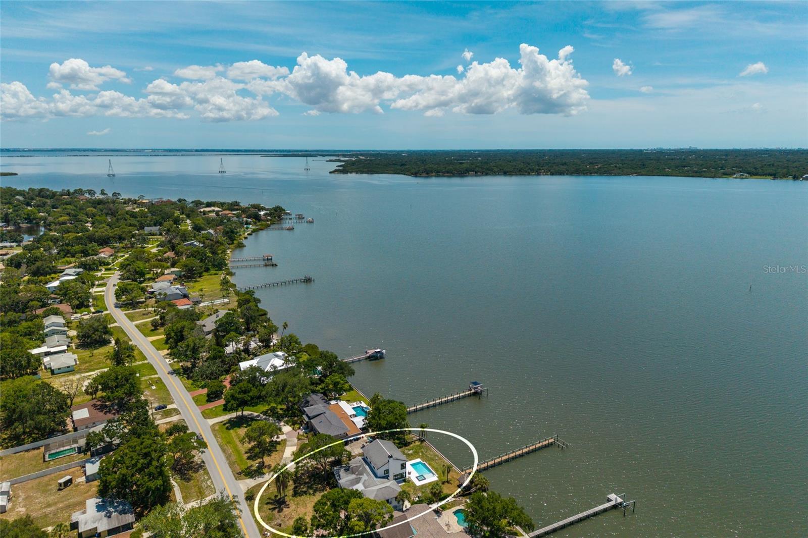 412 Shore Dr E Property Photo 1