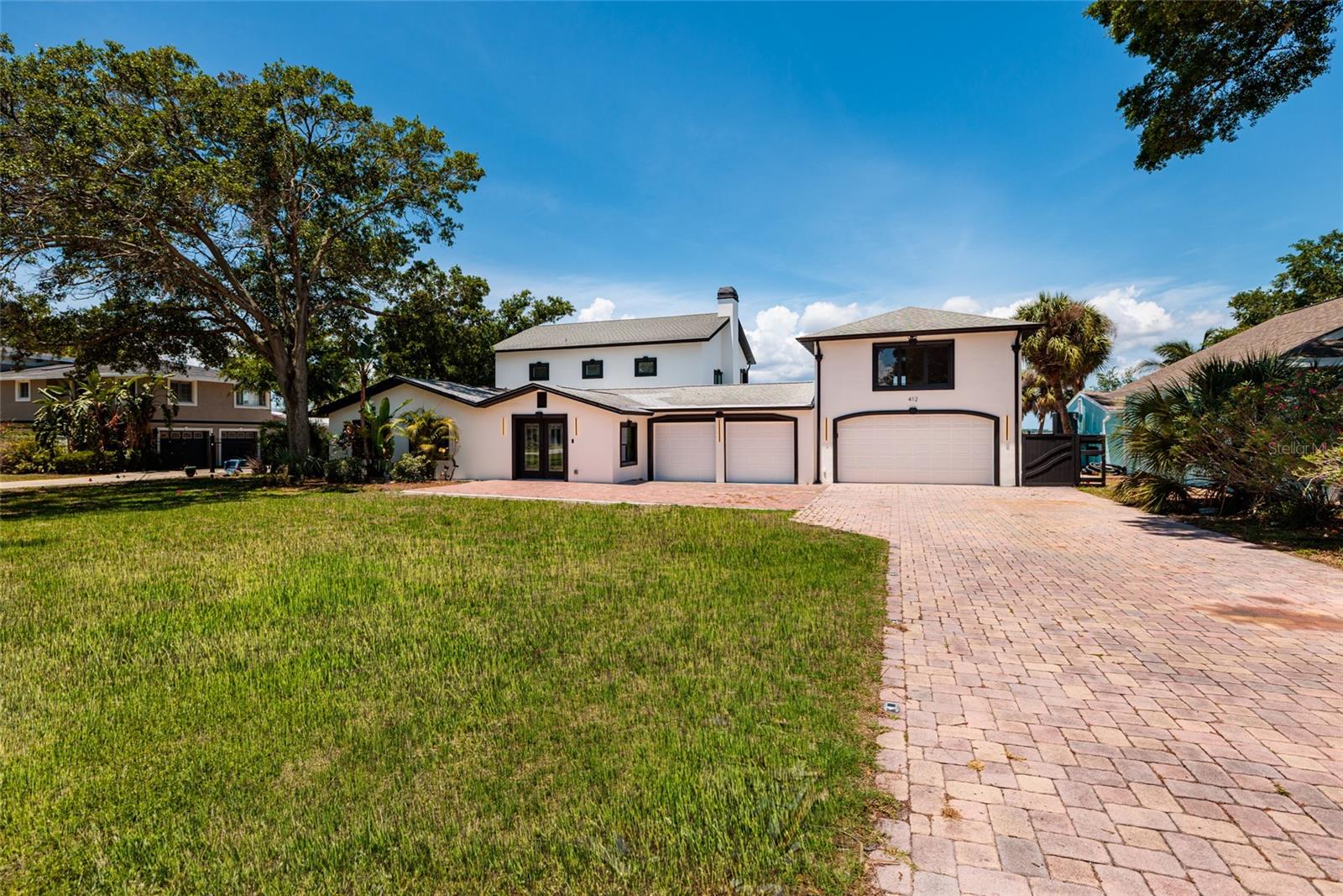 412 Shore Dr E Property Photo 3