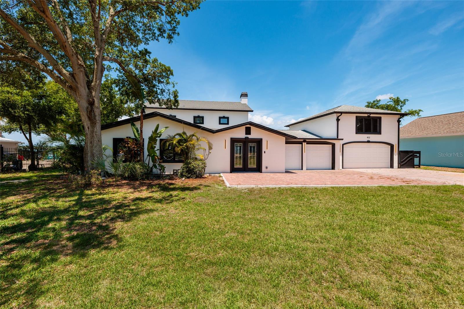 412 Shore Dr E Property Photo 4