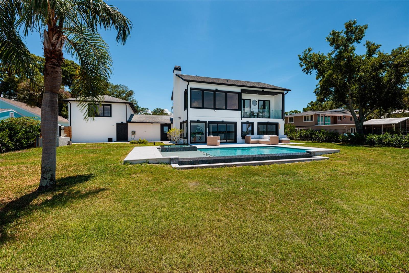 412 Shore Dr E Property Photo 20