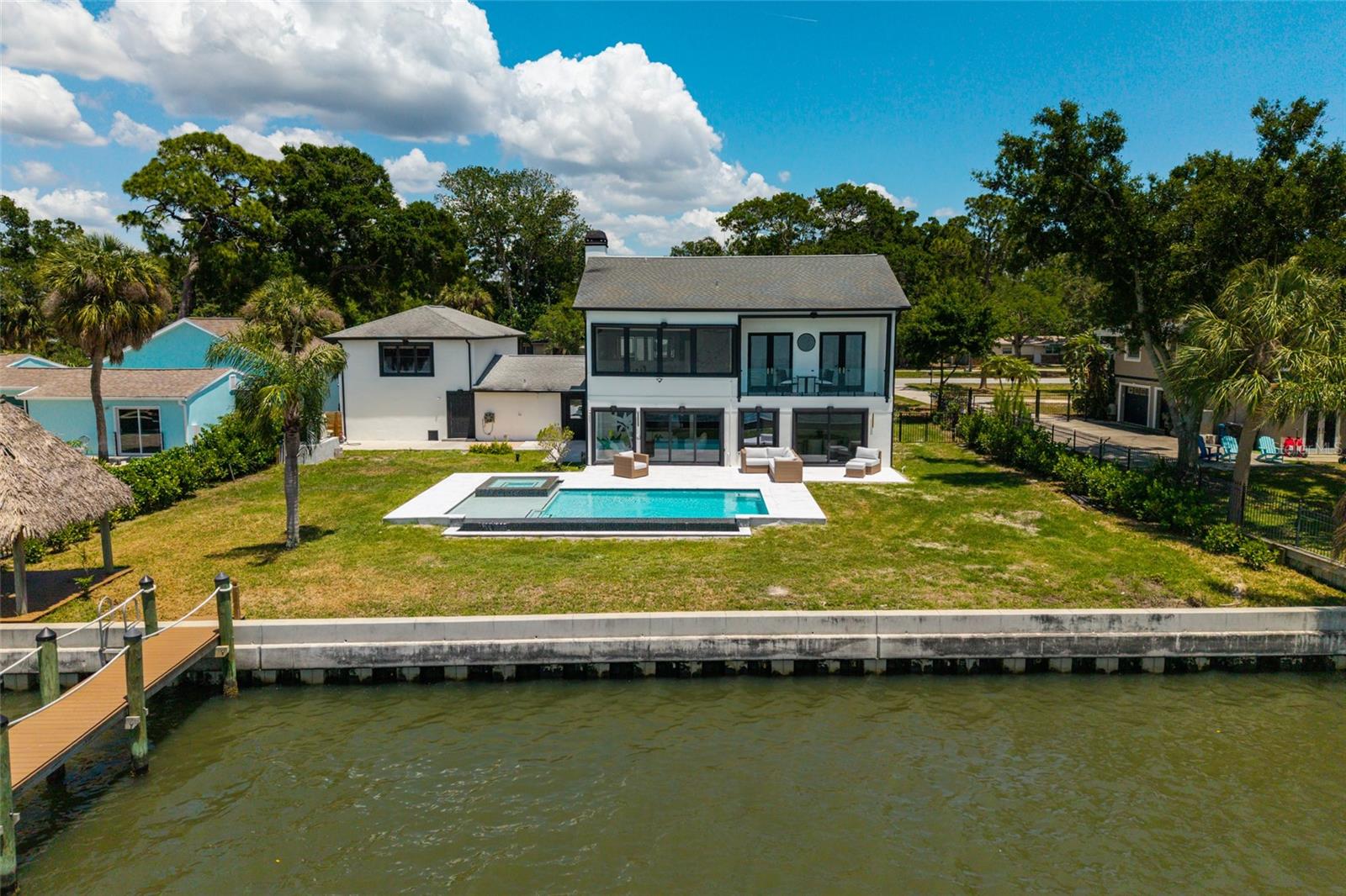 412 Shore Dr E Property Photo 23
