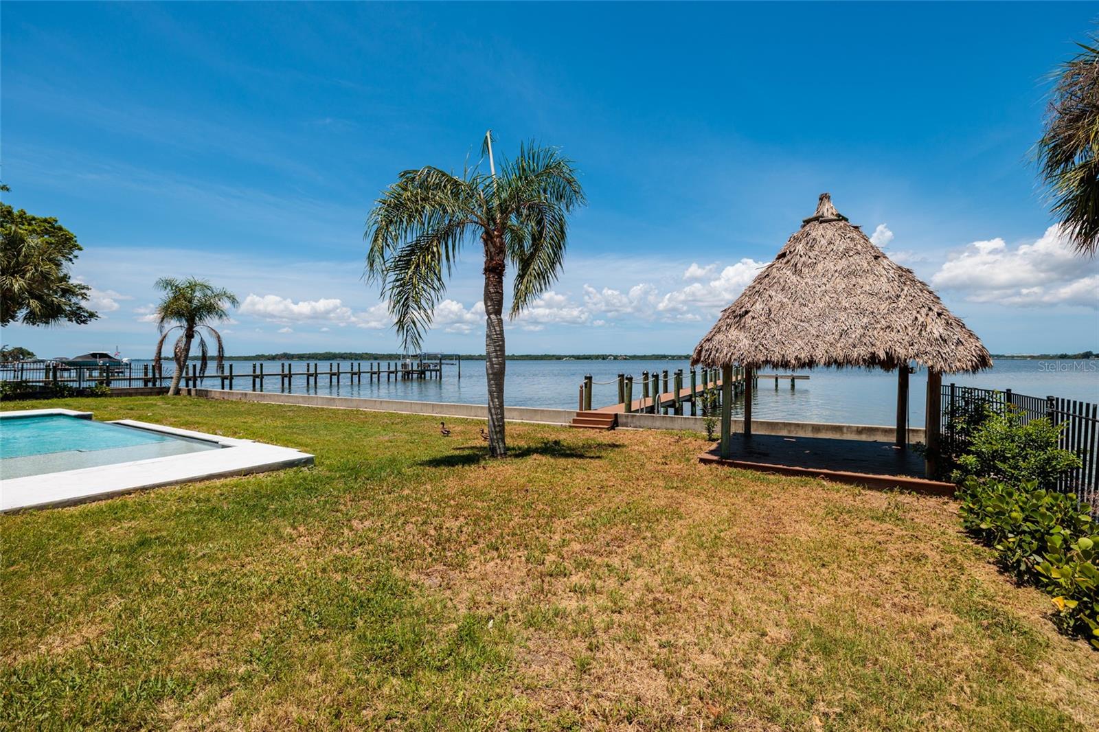 412 Shore Dr E Property Photo 24