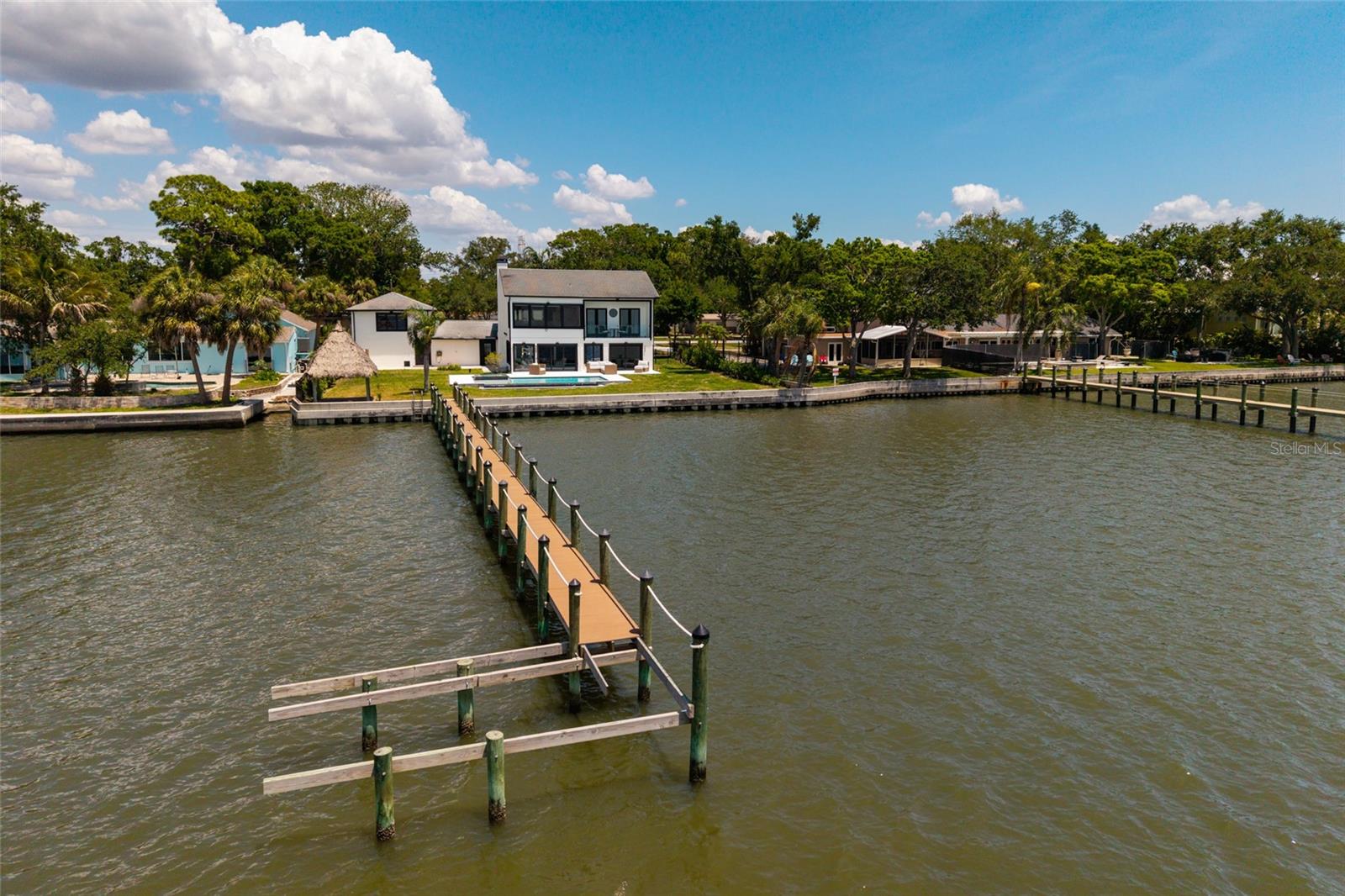 412 Shore Dr E Property Photo 27