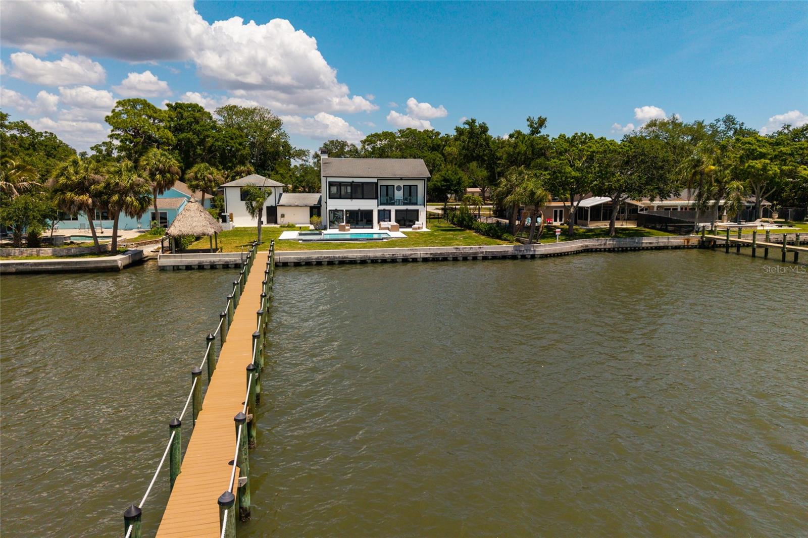 412 Shore Dr E Property Photo 30