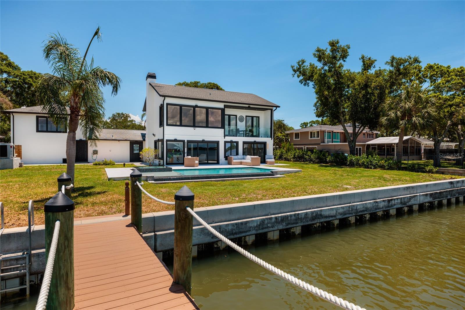 412 Shore Dr E Property Photo 32