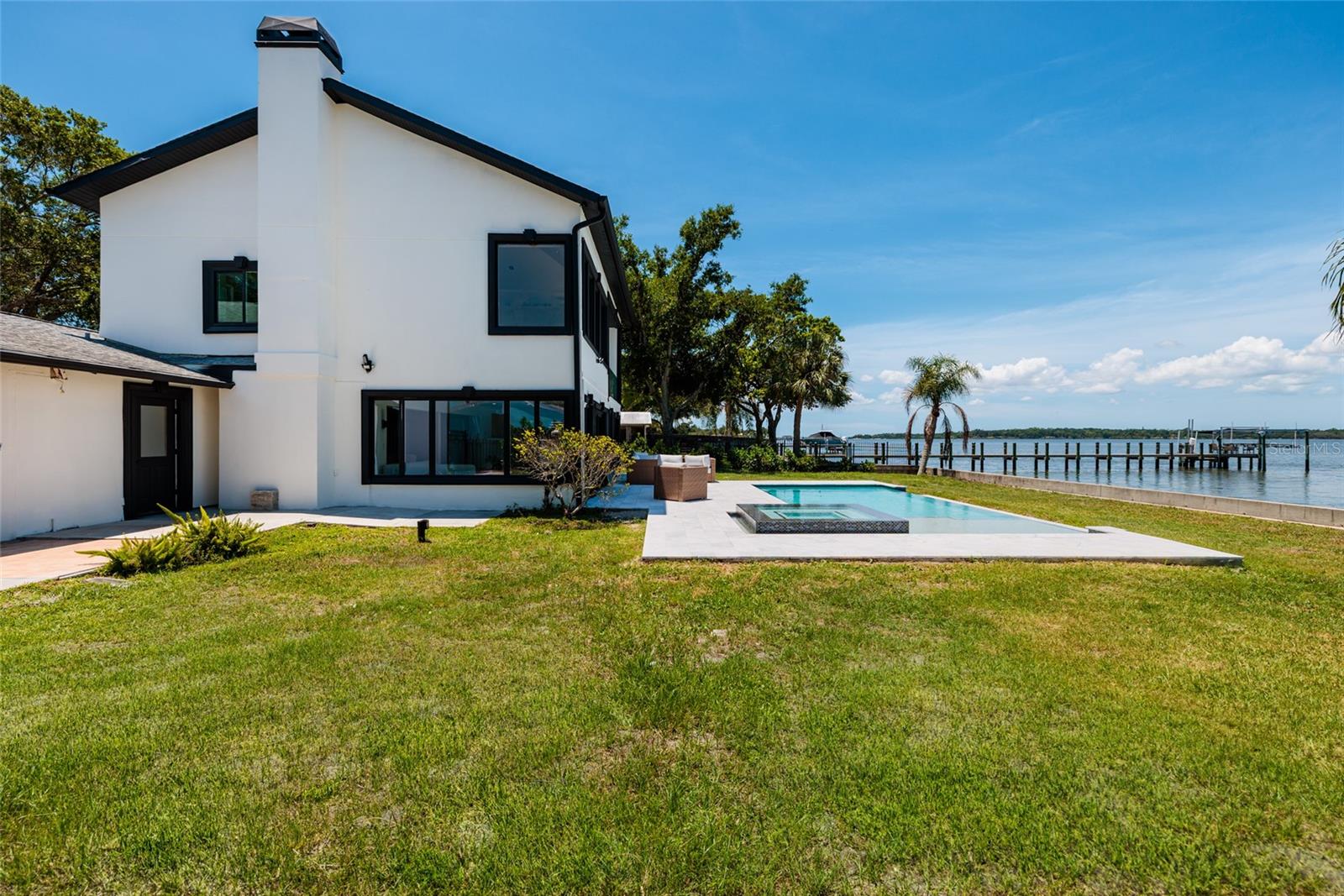 412 Shore Dr E Property Photo 34