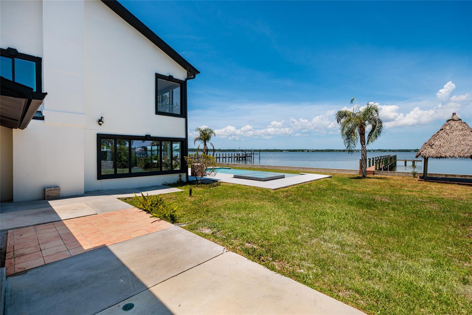 412 Shore Dr E Property Photo 35