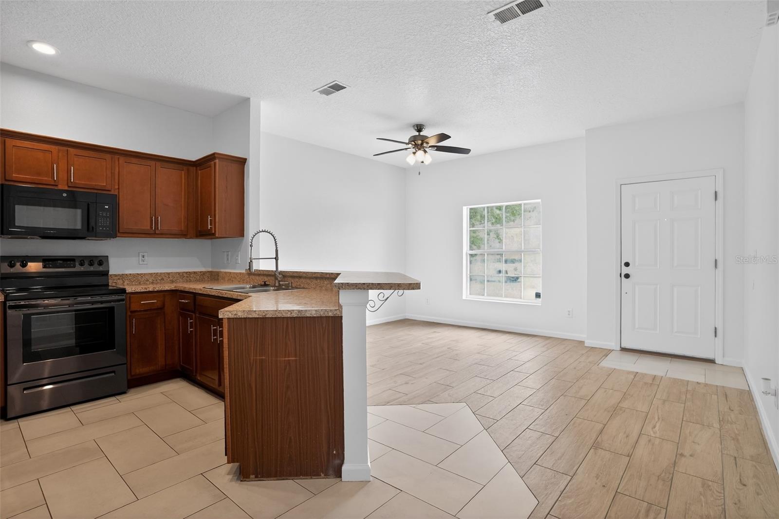 1923 Yellowfin Dr Property Photo 4