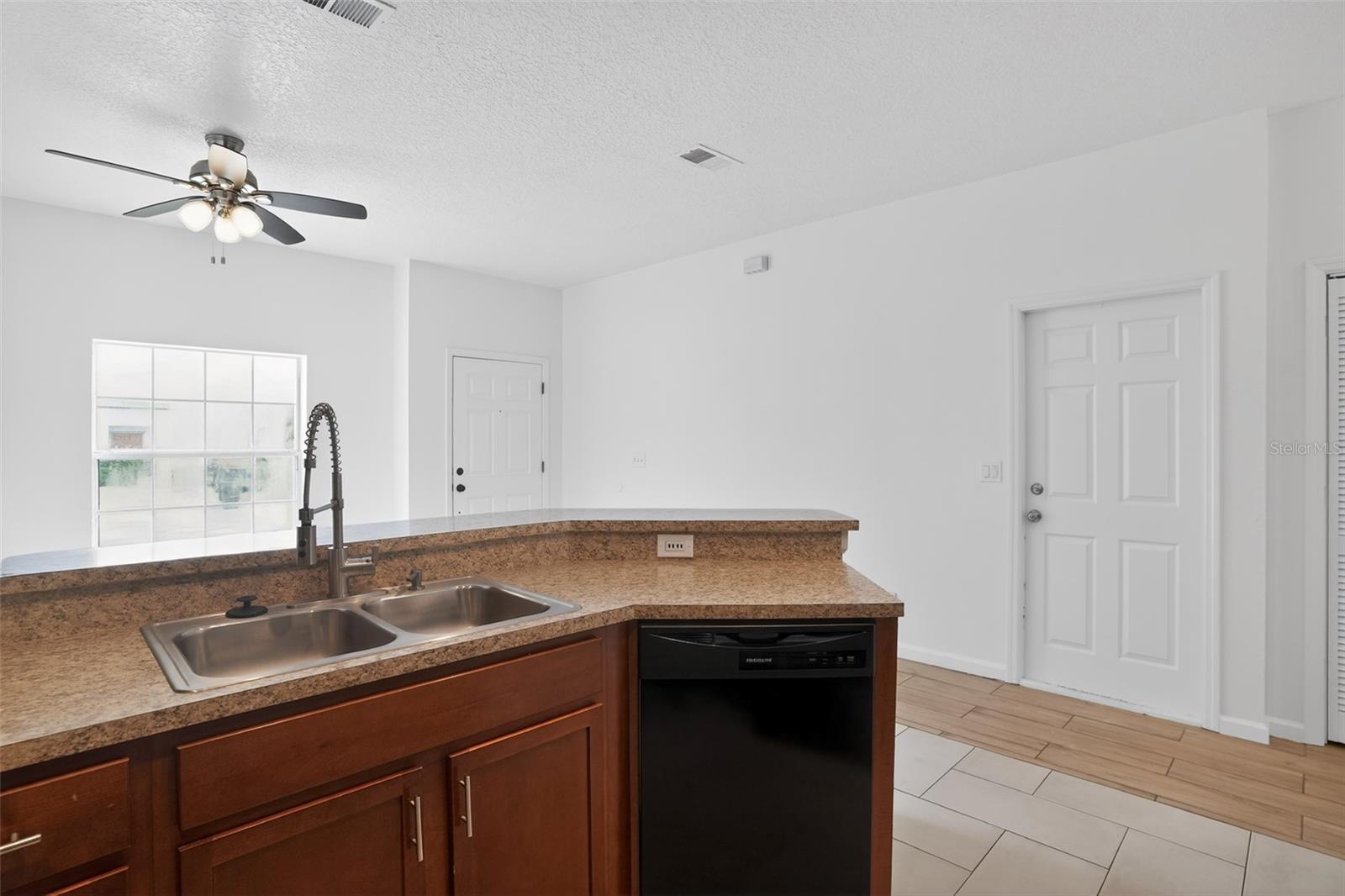 1923 Yellowfin Dr Property Photo 7