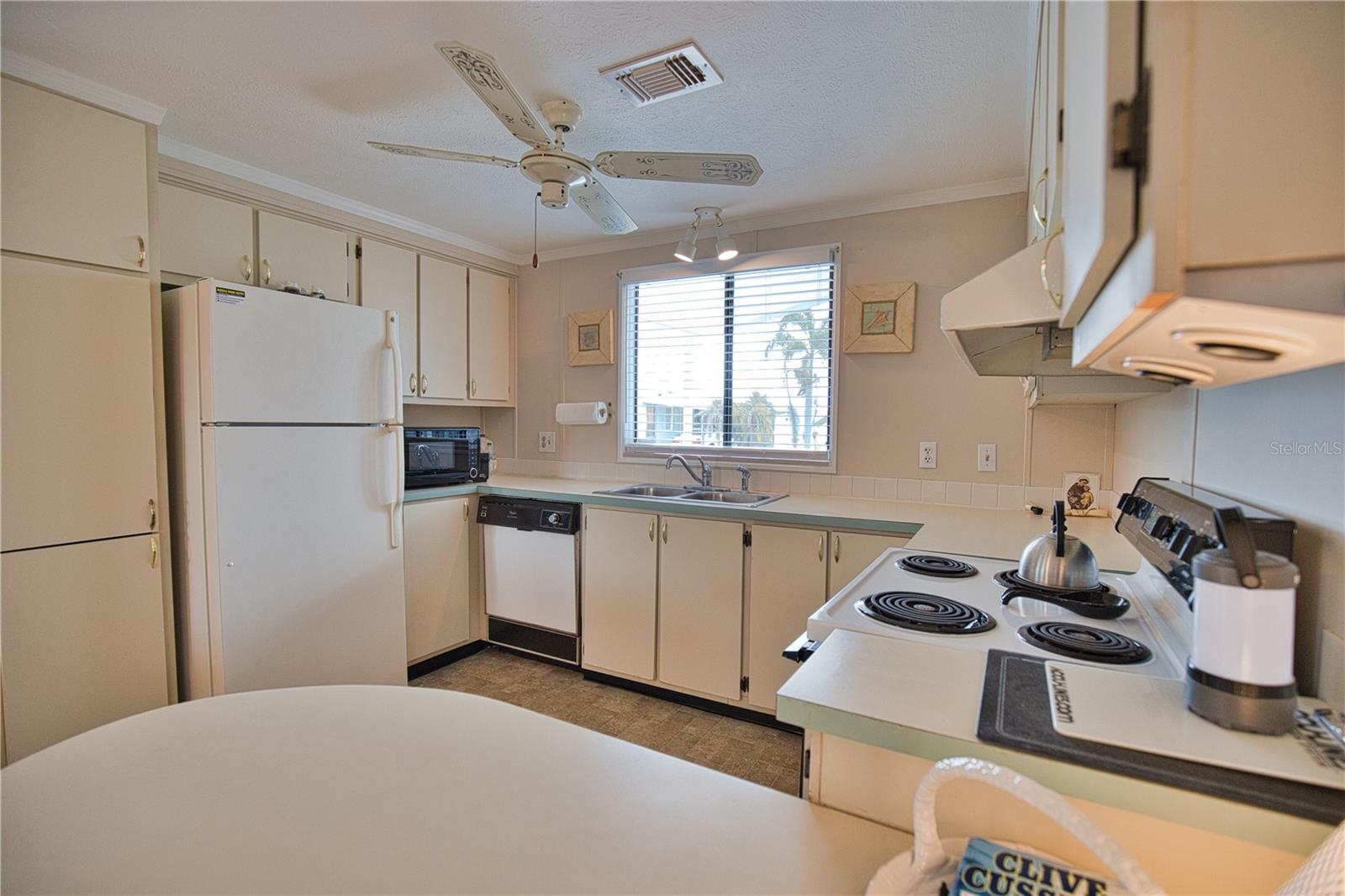 632 La Jolla Cir Property Photo 7
