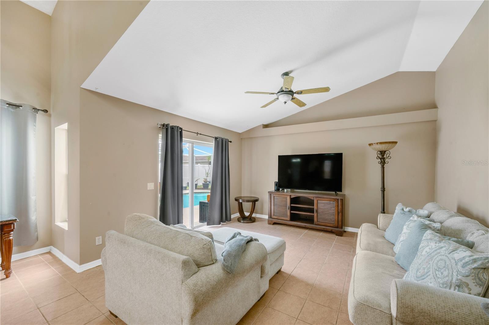 18140 Palm Breeze Dr Property Photo 23