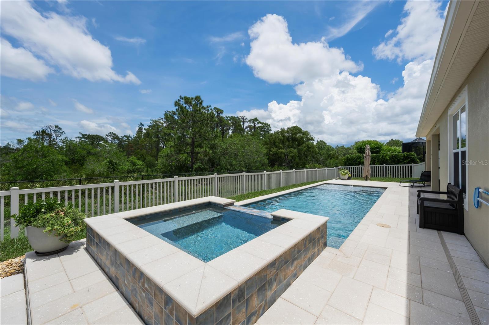 18233 Roseate Dr Property Photo 4