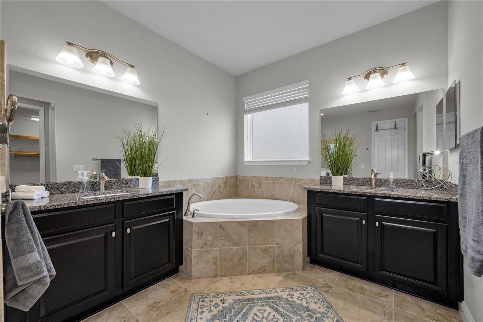 18233 Roseate Dr Property Photo 28