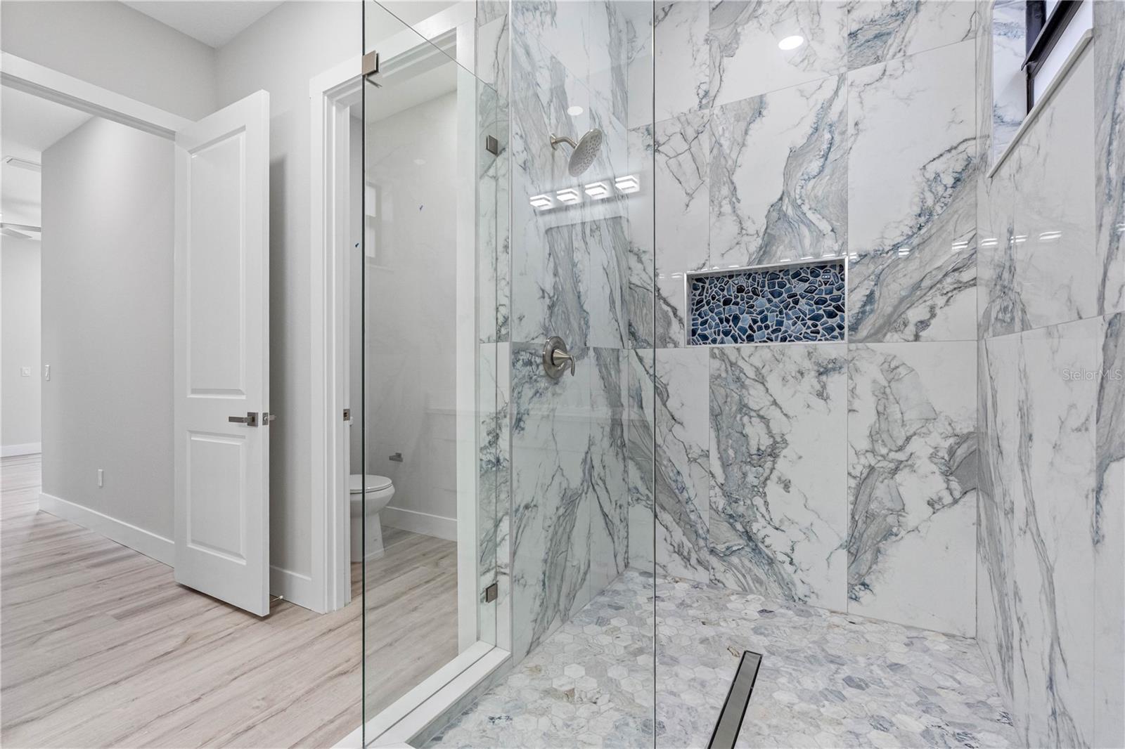 7015 N Central Ave #unit B Property Photo 12