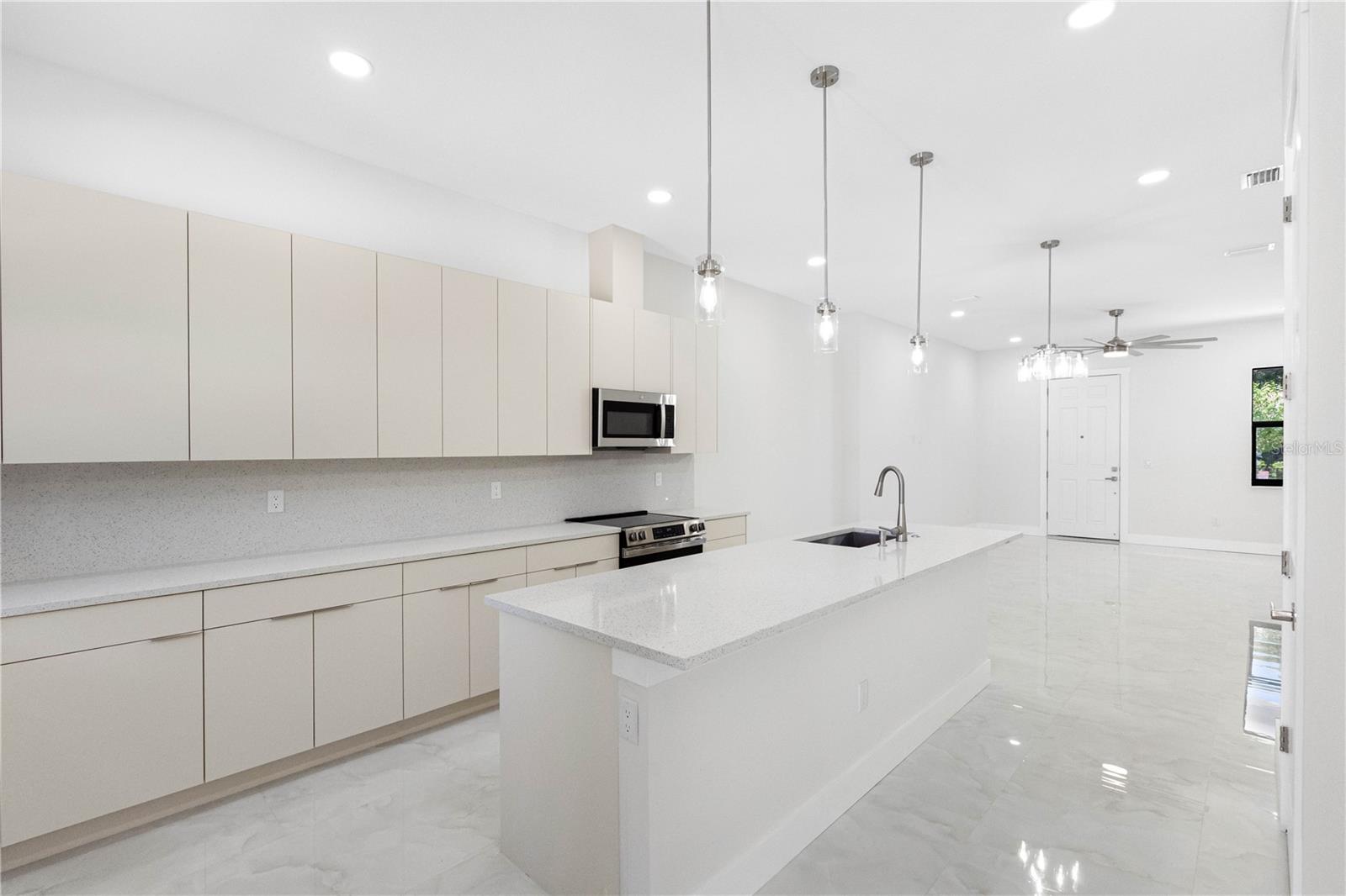 7015 N Central Ave #unit C Property Photo 8
