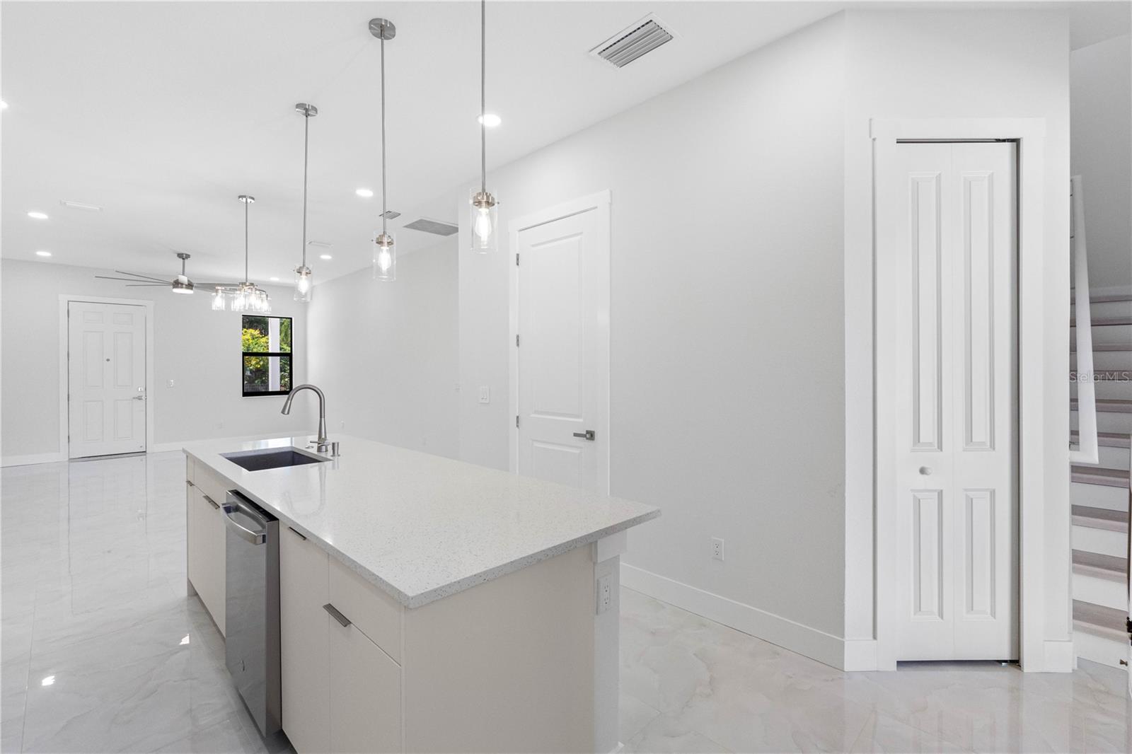 7015 N Central Ave #unit C Property Photo 11