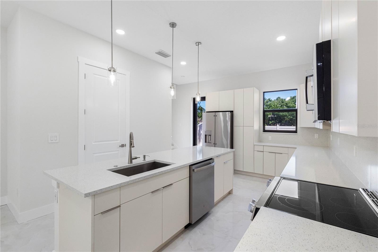 7015 N Central Ave #unit C Property Photo 12