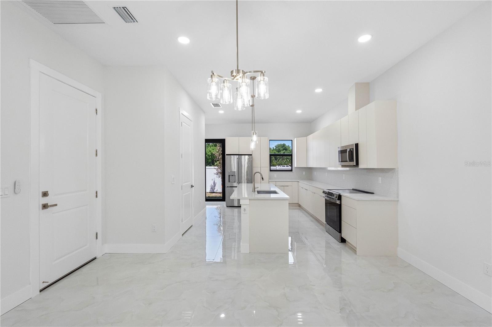 7015 N Central Ave #unit C Property Photo 24