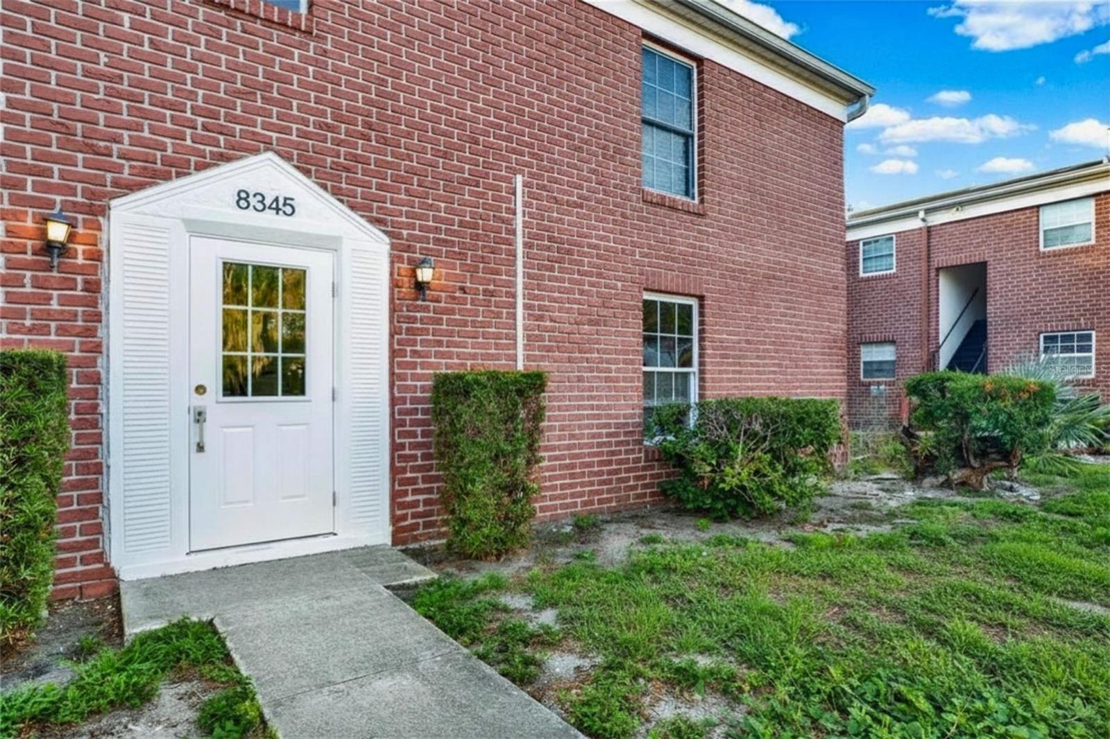 8345 13th St N #b Property Photo 1